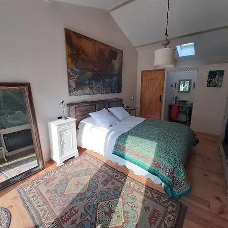 Aux Tuileries Nord Bed & Breakfast